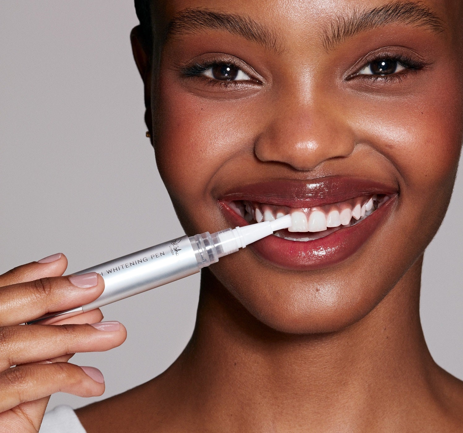 Whiten teeth and protect against stains with the Polished London Whitening Pen